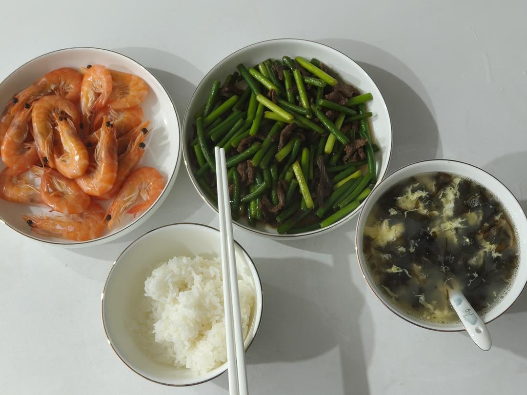 简单易做的下饭菜－蒜苔炒肉