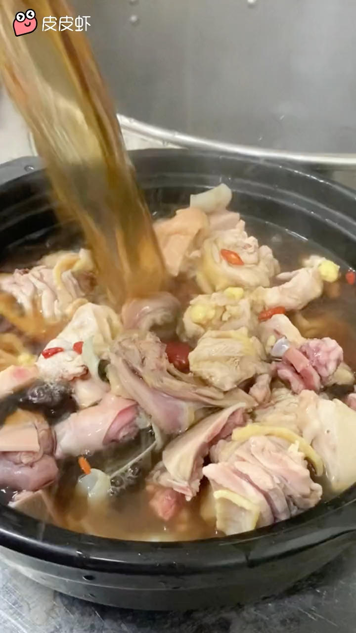 水鱼牛鞭鸡子汤