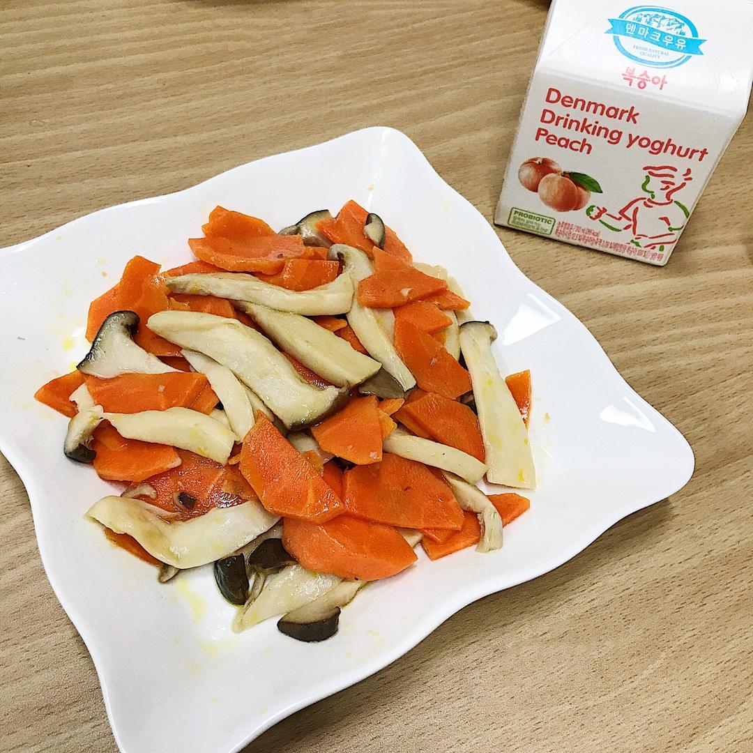 胡萝卜炒杏鲍菇