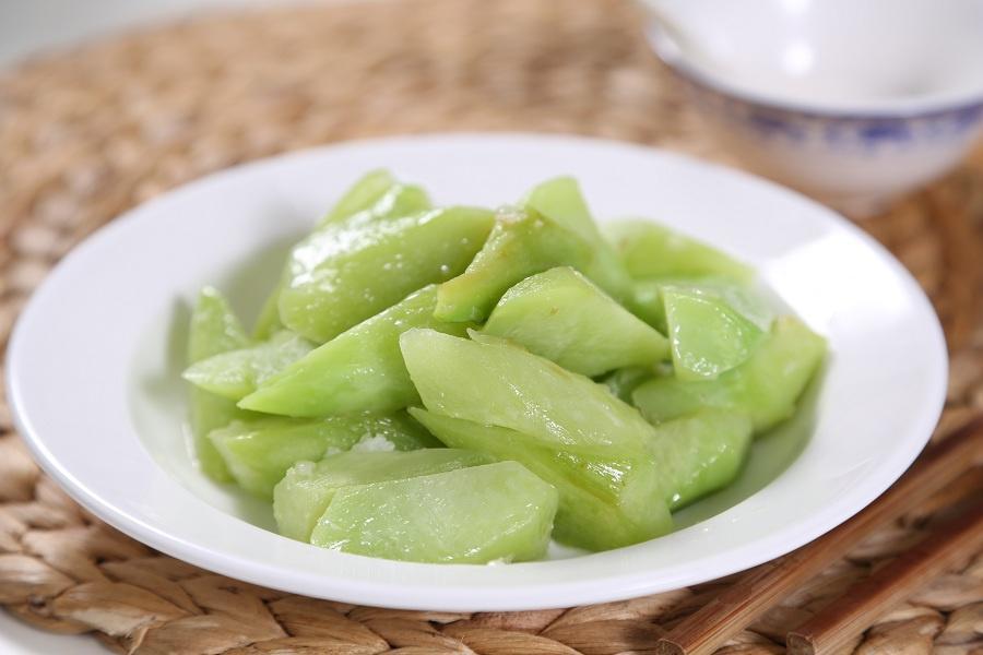 蒜蓉芥蓝笋的做法