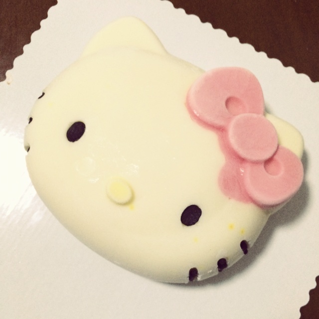 hello kitty 立体主题蛋糕——酸奶奶酪蛋糕