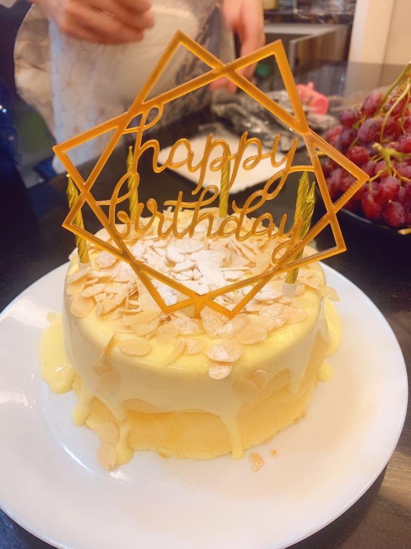 海盐奶盖爆浆蛋糕和爆浆纸杯蛋糕