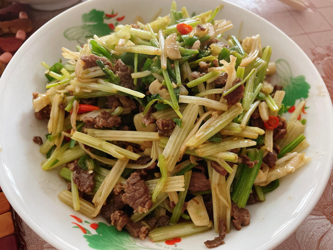 ㊙️家常菜‼️芹菜小炒牛肉‼️牛肉超级嫩滑哟