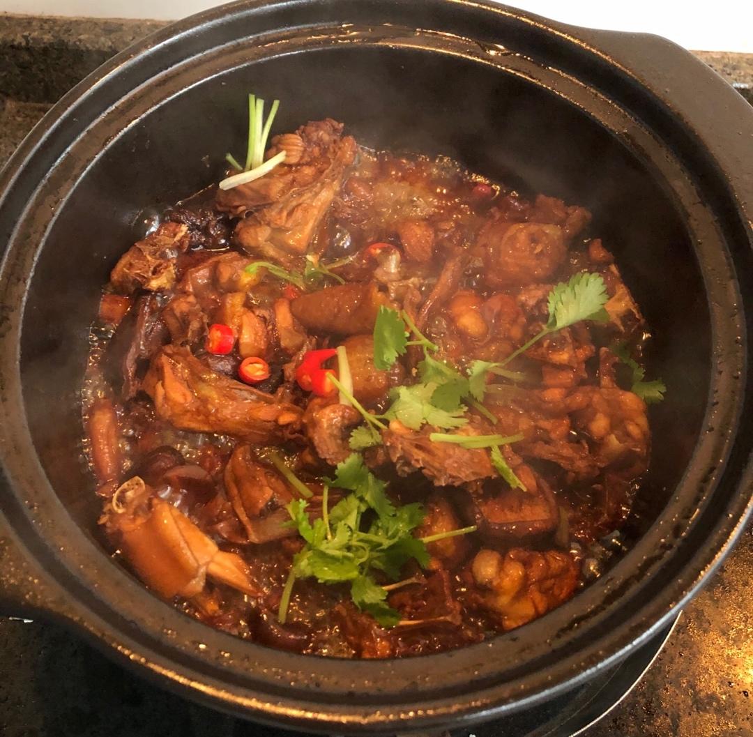 一鸡两吃的广东鸡煲