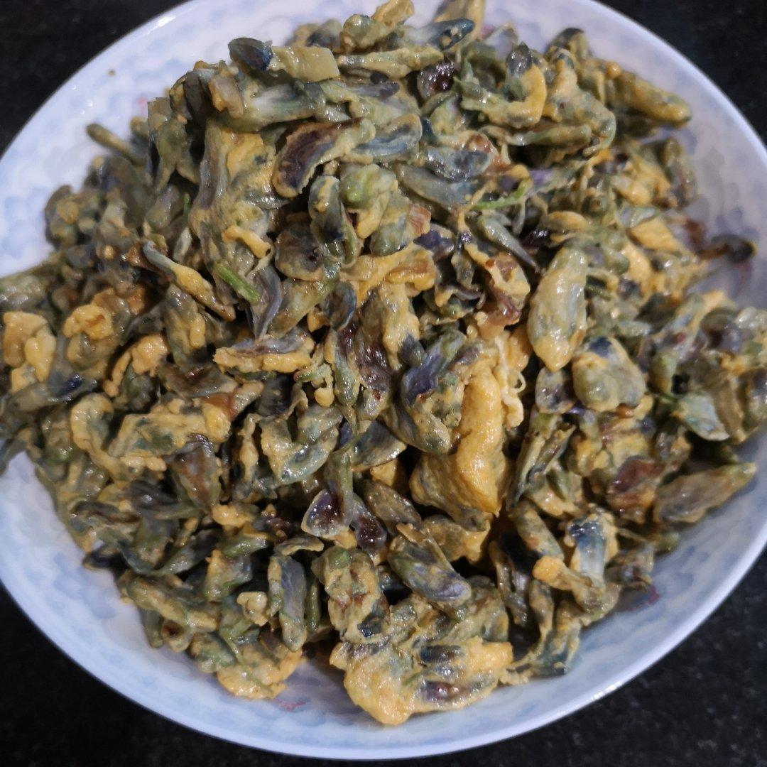 鲜洋槐花炒鸡蛋