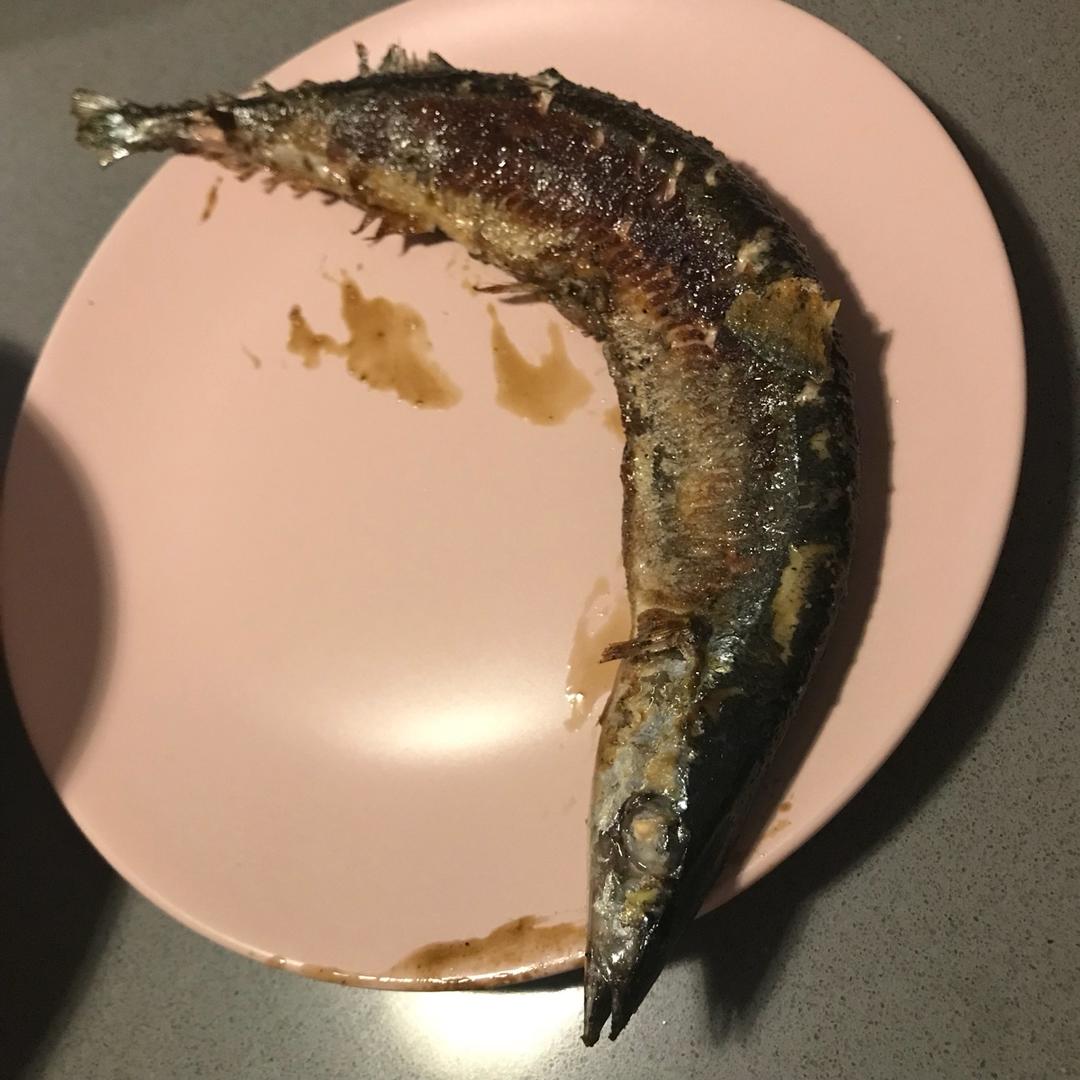 煎秋刀鱼