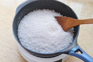 古法制作砂锅盐焗鸡的做法 步骤11