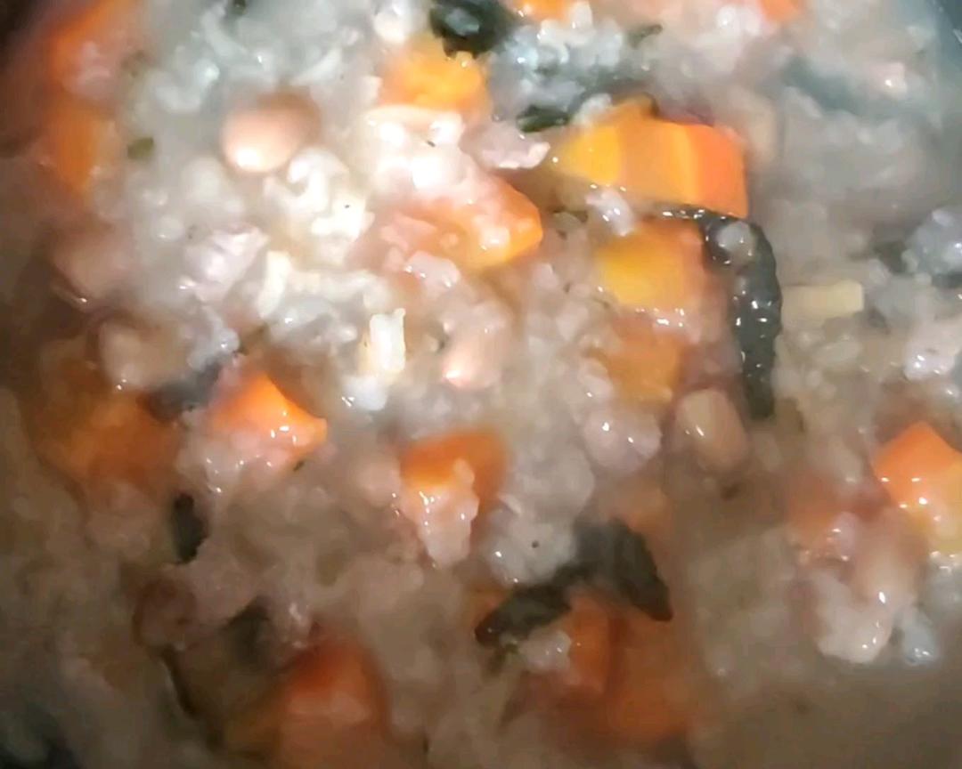 红萝卜菜干瘦肉粥（电饭煲版）