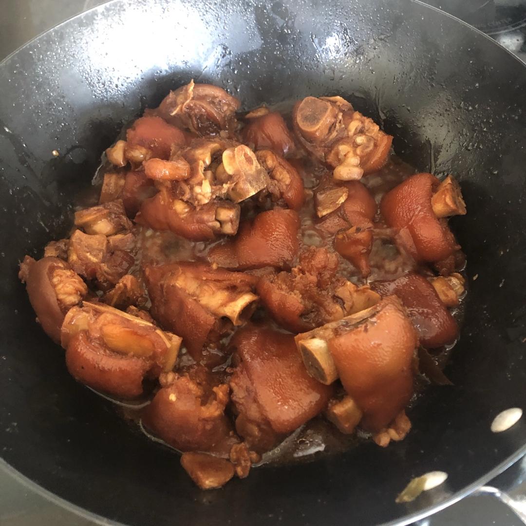 美味的家常菜：红烧猪蹄