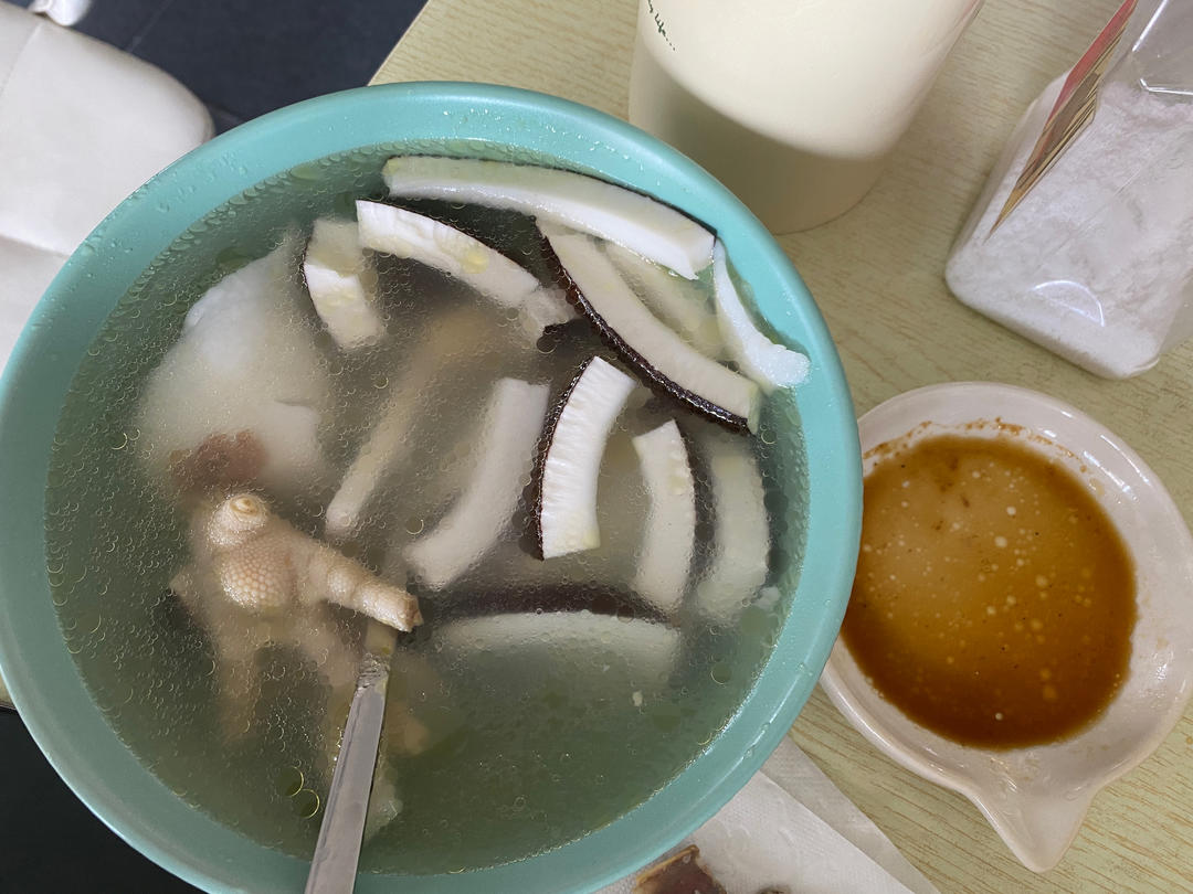 四季椰子鸡汤