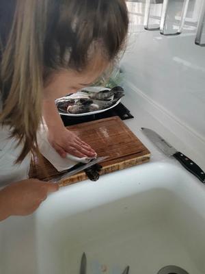 水煮石斑鱼的做法 步骤2