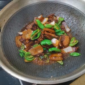 家常小炒肉(洋葱青椒五花肉)的做法 步骤7