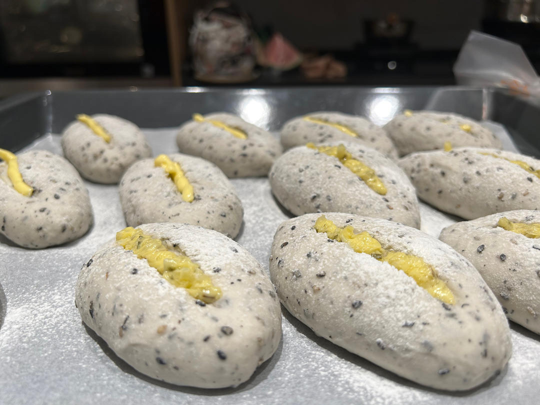 『别有深味』简单版法式黑芝麻蒜香咸面包