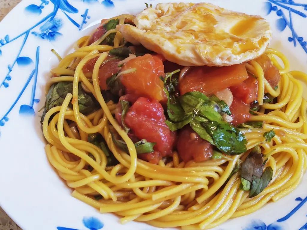 令人心情愉悦的早餐【蕃茄煎蛋焖面】