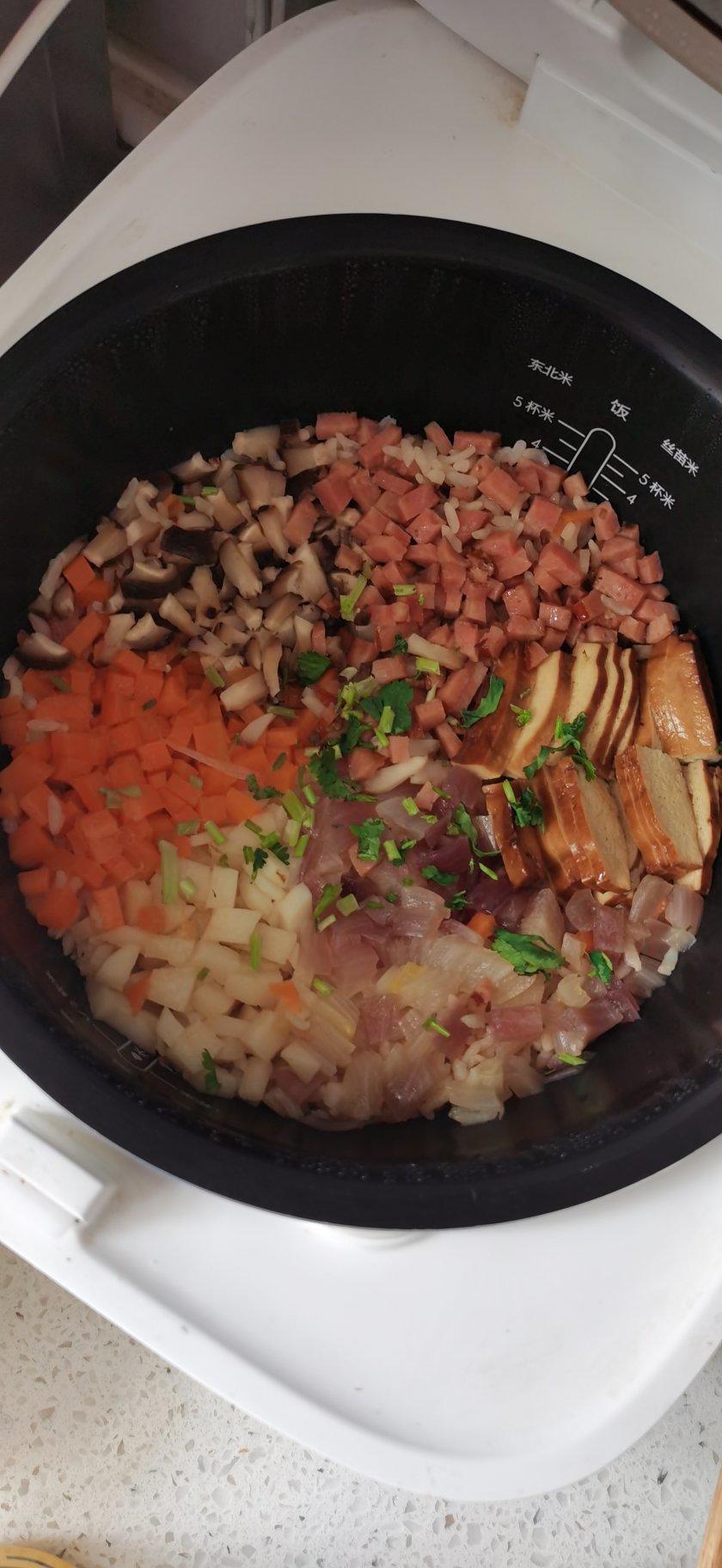 懒人电饭锅香肠焖饭/煲仔饭