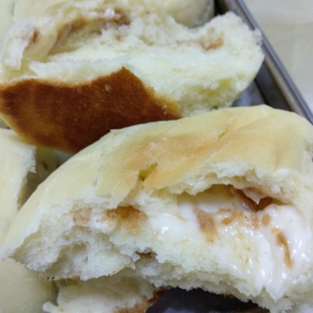 如棉花般松软的海苔肉松面包