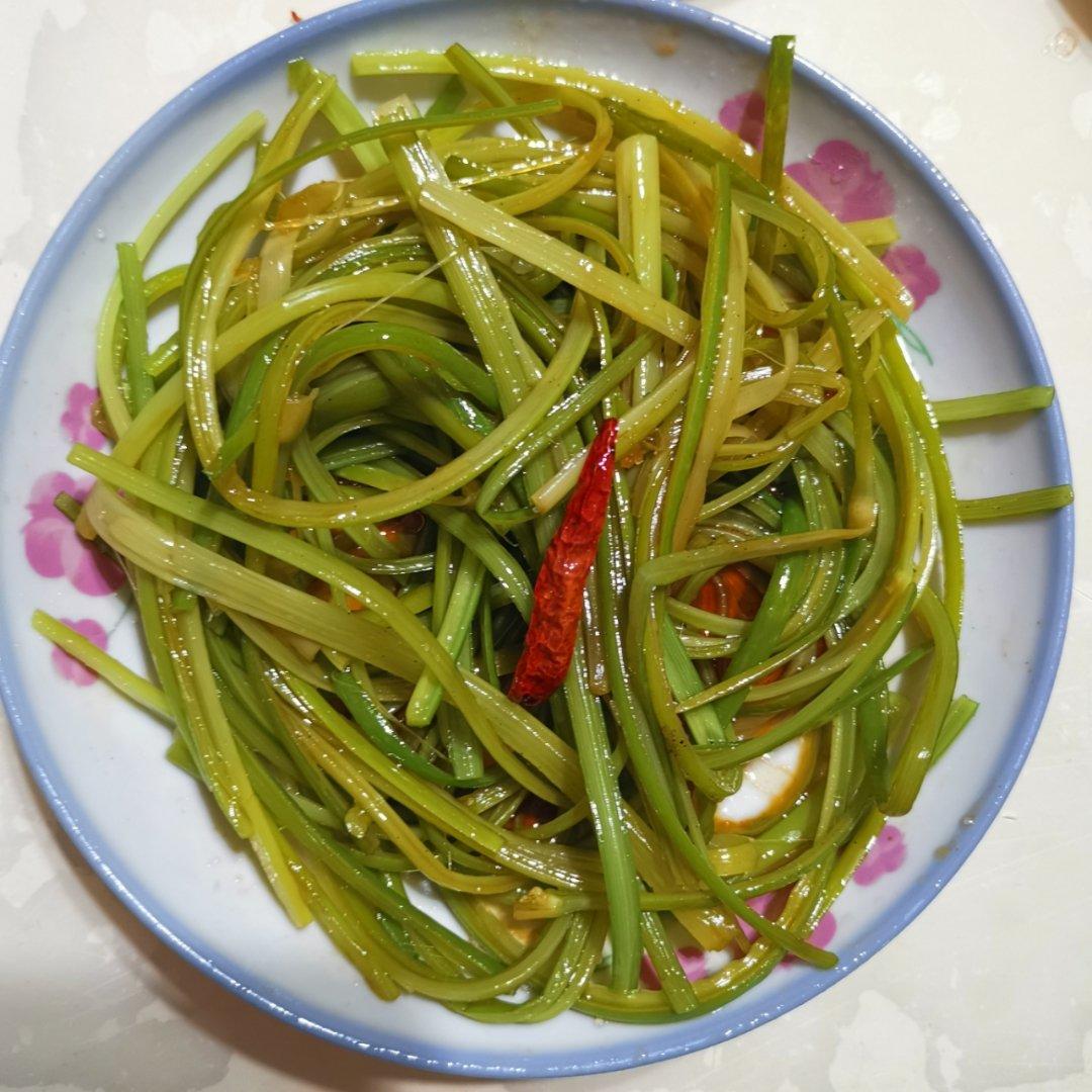 凉拌蒜苗丝
