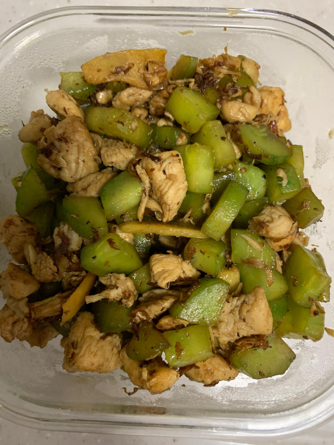 清爽好吃！低脂美味～黄瓜炒鸡胸肉丁