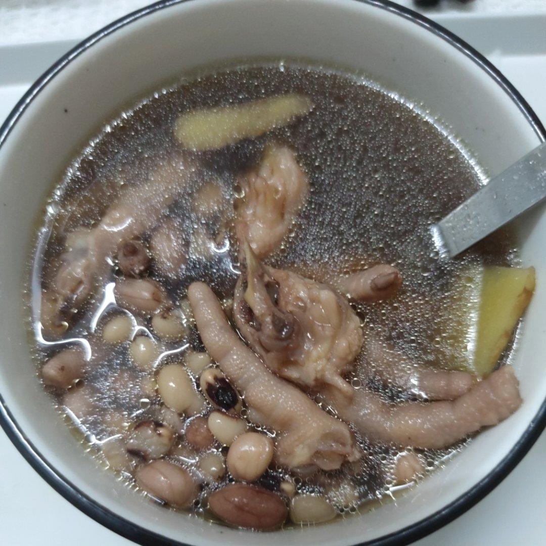 眉豆花生鸡脚汤（祛湿汤）
