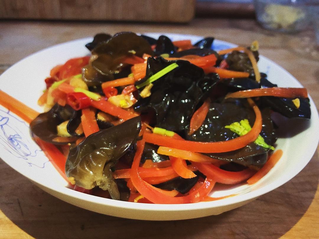 豆豆常有理做的凉拌胡萝卜黑木耳