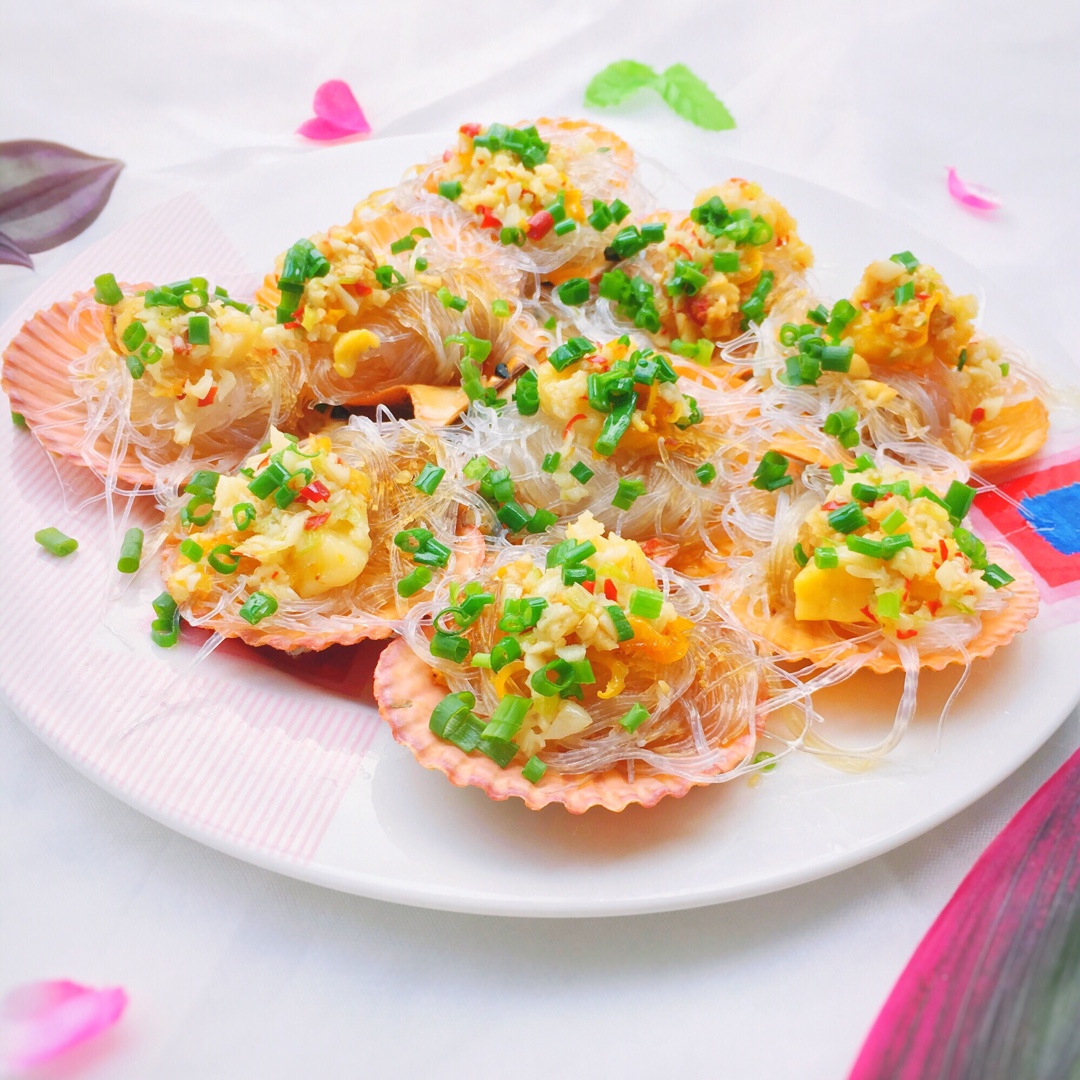 亦恒馨做的蒜蓉粉丝蒸扇贝