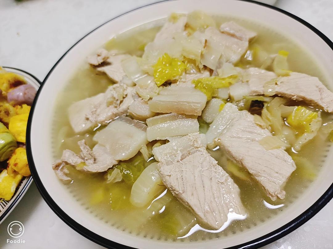 酸菜汆白肉