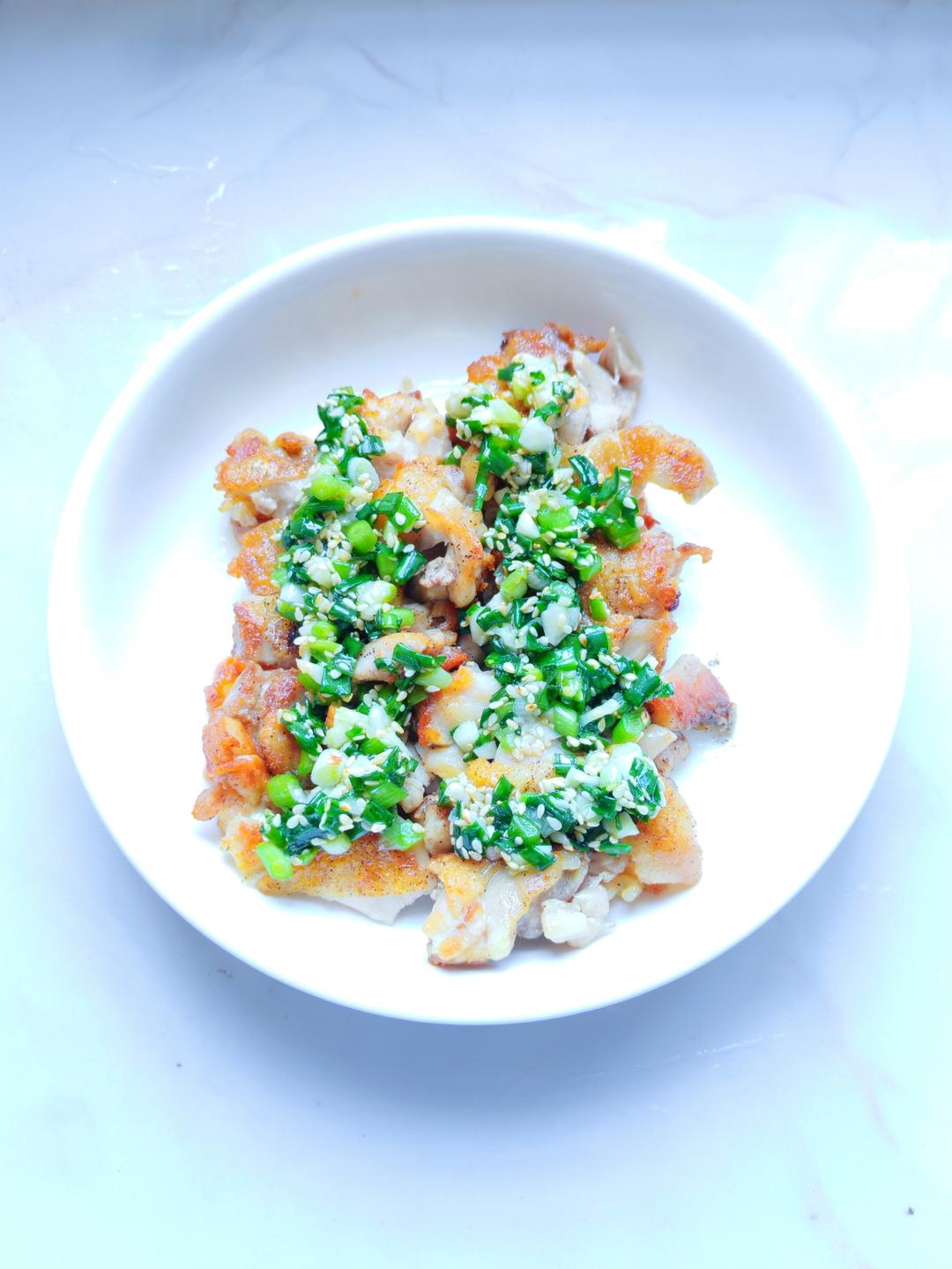 码住这个葱盐酱配方，配啥肉都好吃！葱盐酱鸡腿排｜外酥里嫩、葱香浓郁