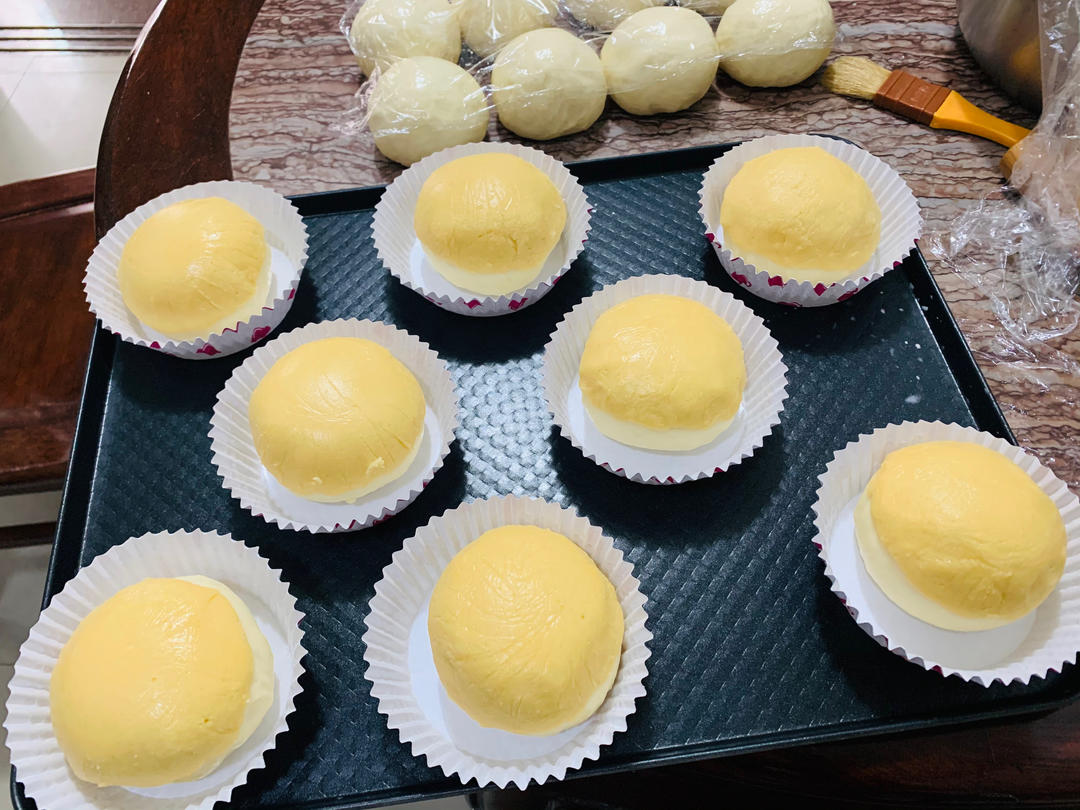 好吃到炸裂的港式菠萝包（附带制作酥皮的小视频）
