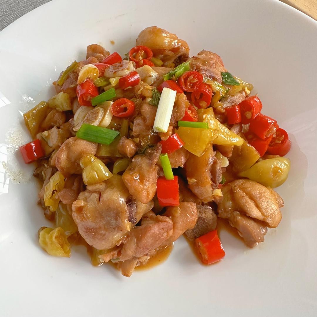 ✅挑战365天晚餐不重样第11天:泡椒小炒鸡‼️的做法