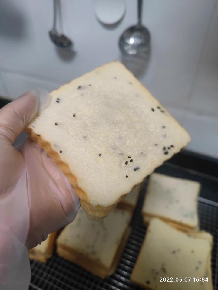 咸盐黑芝麻吐司