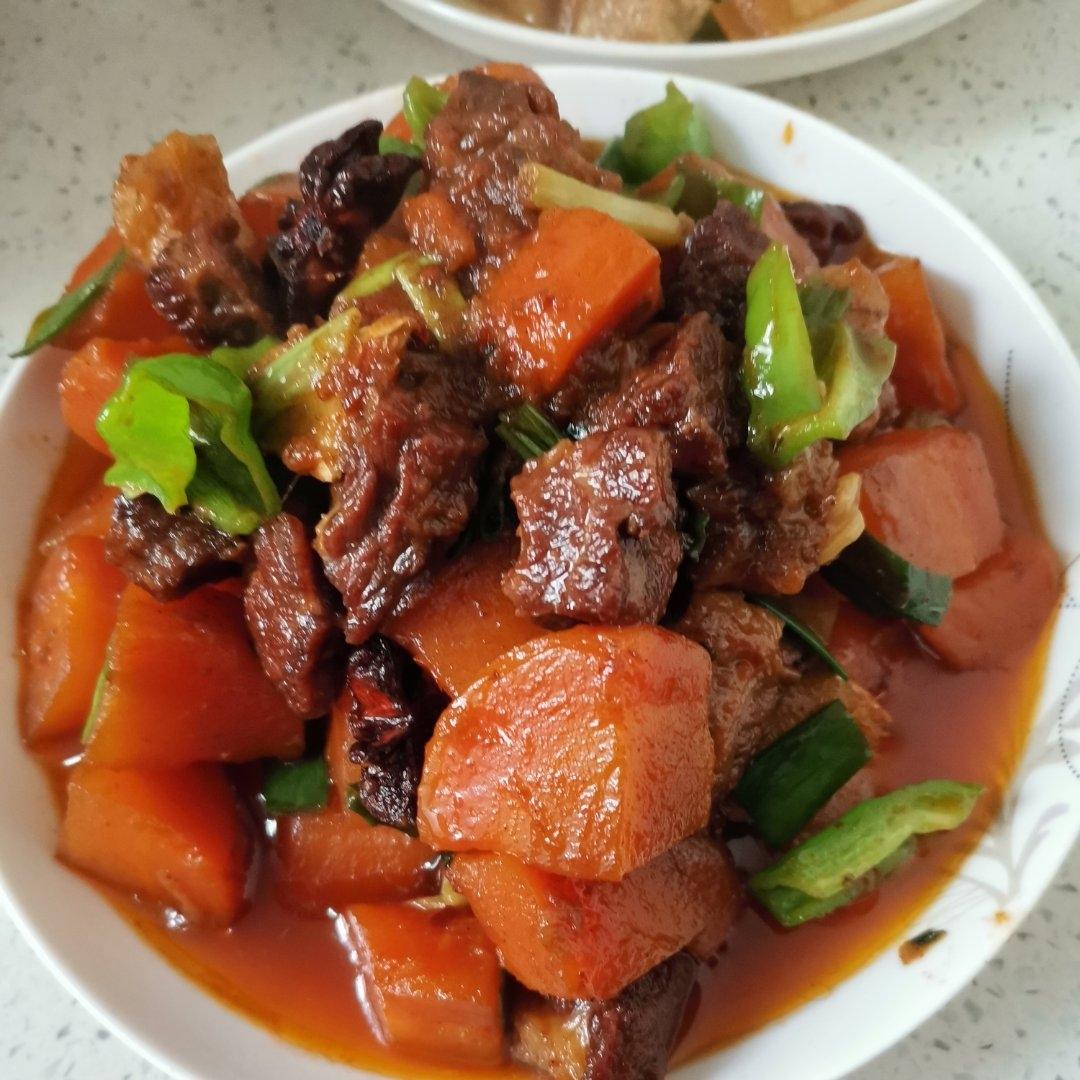 胡萝卜烧牛肉