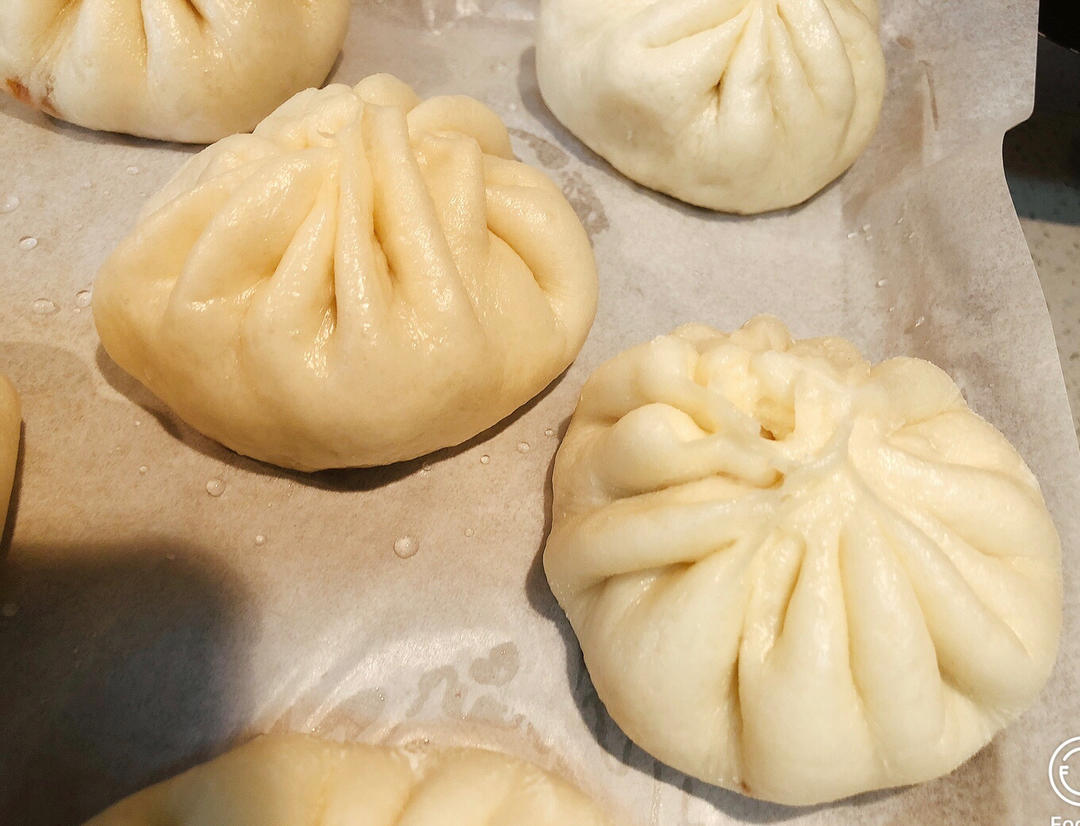 鲜美多汁的洋葱牛肉包子
