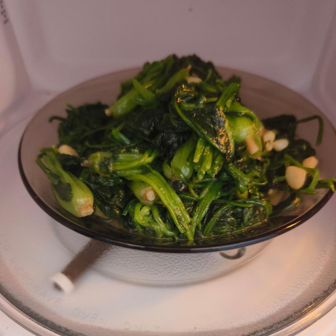 不涩口又嫩的清炒菠菜