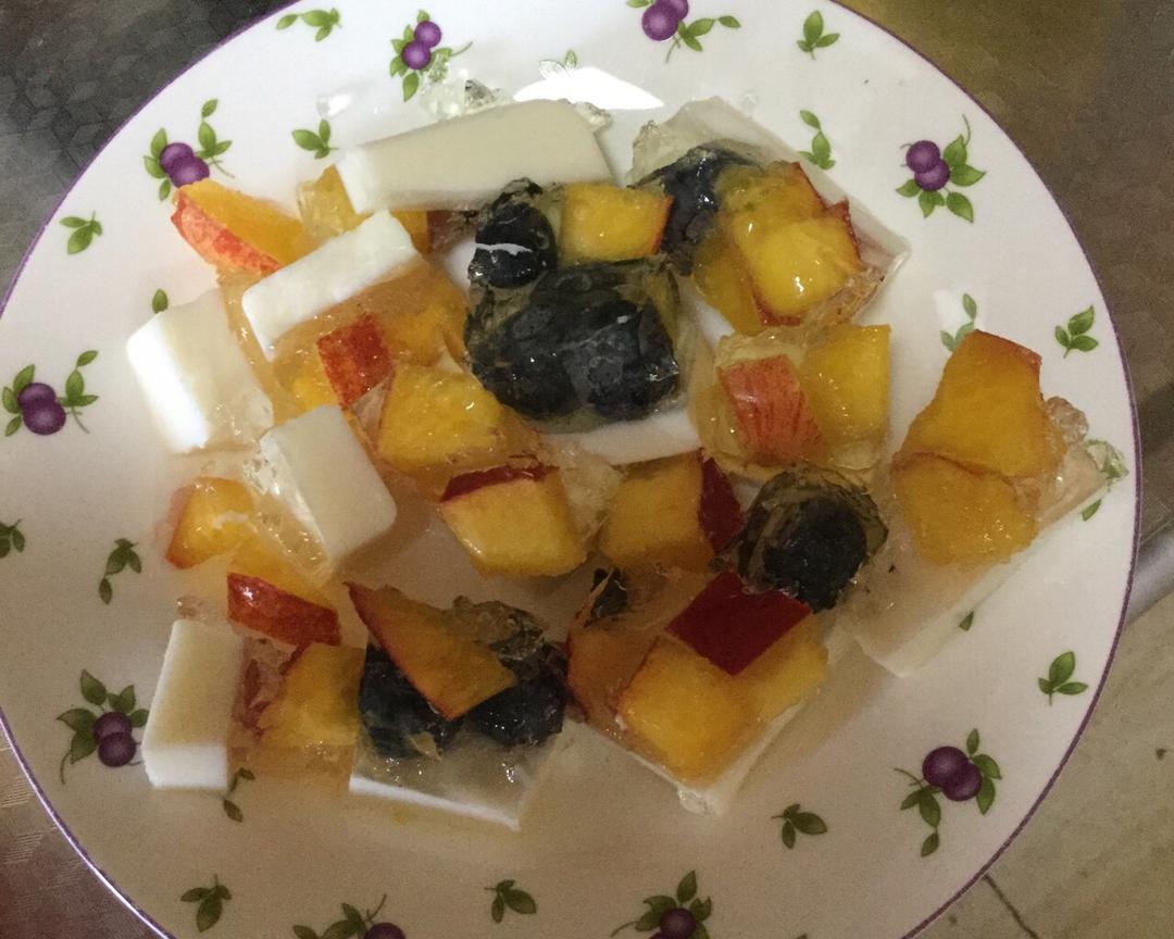宝宝辅食～牛奶什锦果冻（不吃水果娃的幸福）的做法