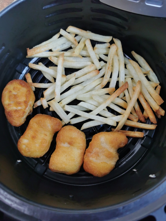 空气炸锅鸡块薯条一锅出（速冻食材版）的做法 步骤5