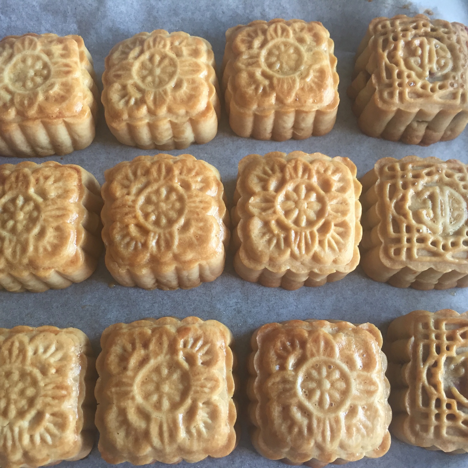 广式月饼——蛋黄莲蓉月饼