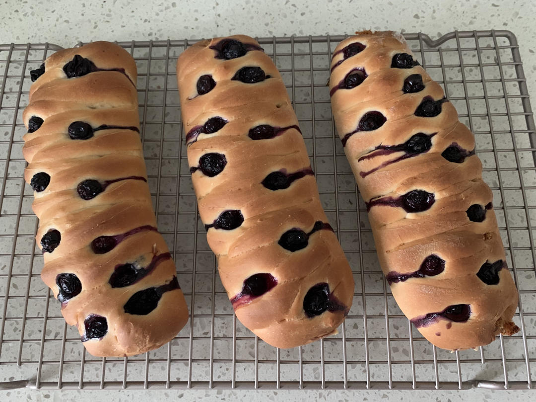 【轻松编辫子】蓝莓黄桃果酱辫子面包