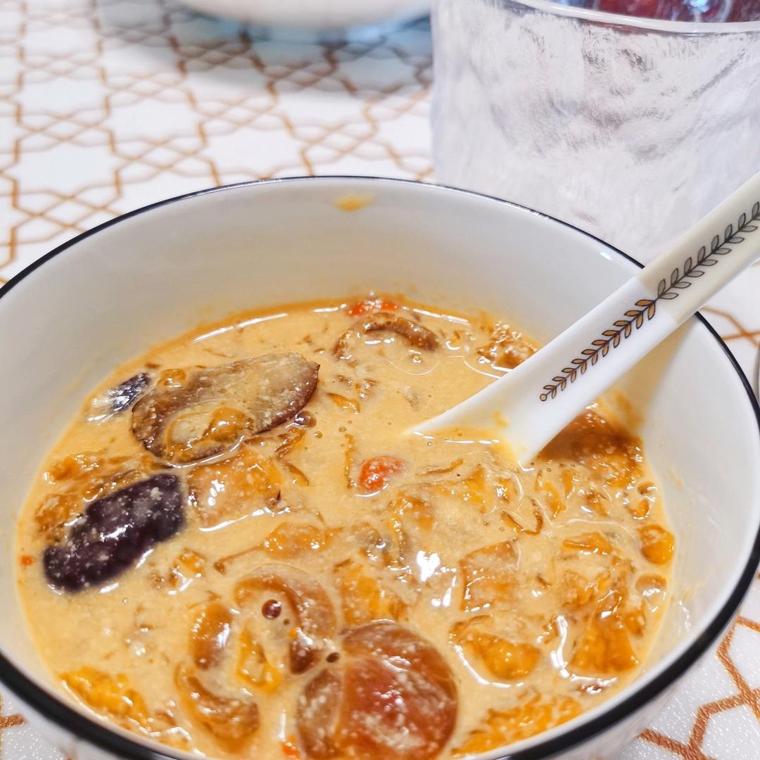 红枣鲜奶银耳羹