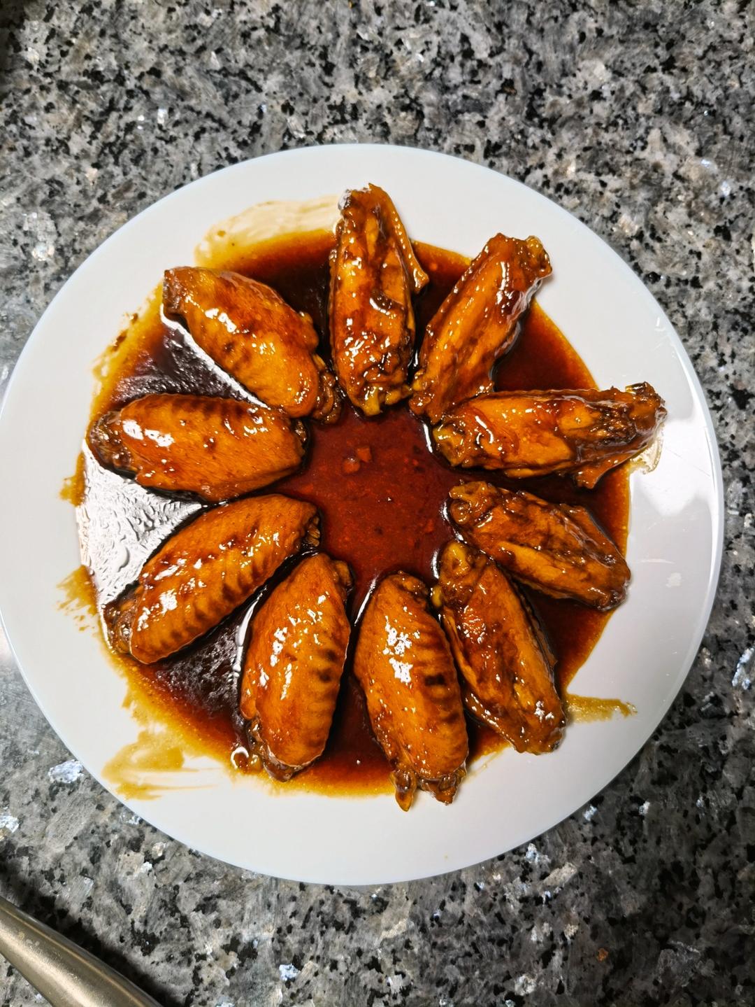 厨师长教你：“可乐鸡翅”的家常做法，味道鲜嫩可口，先收藏起来