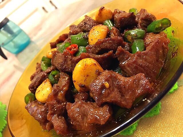 黑胡椒蒜子牛肉粒