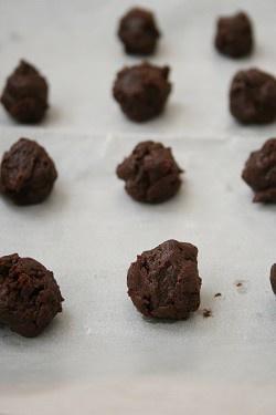 巧克力裂纹饼干（Chocolate Crinkles）的做法 步骤5