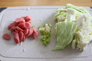 中式快手菜--包心菜火腿炒面的做法 步骤2
