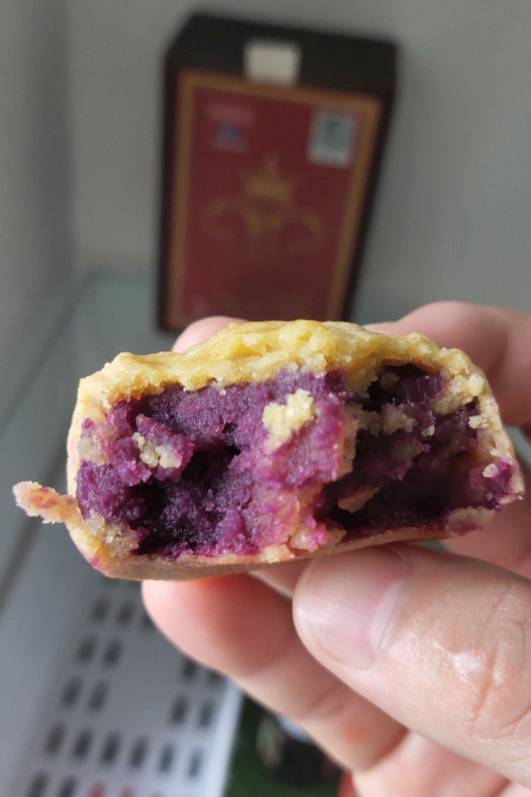 广式月饼（莲蓉蛋黄和紫薯馅）