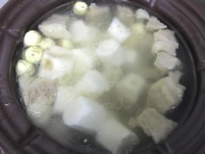 山药莲子瘦肉汤的做法 步骤4
