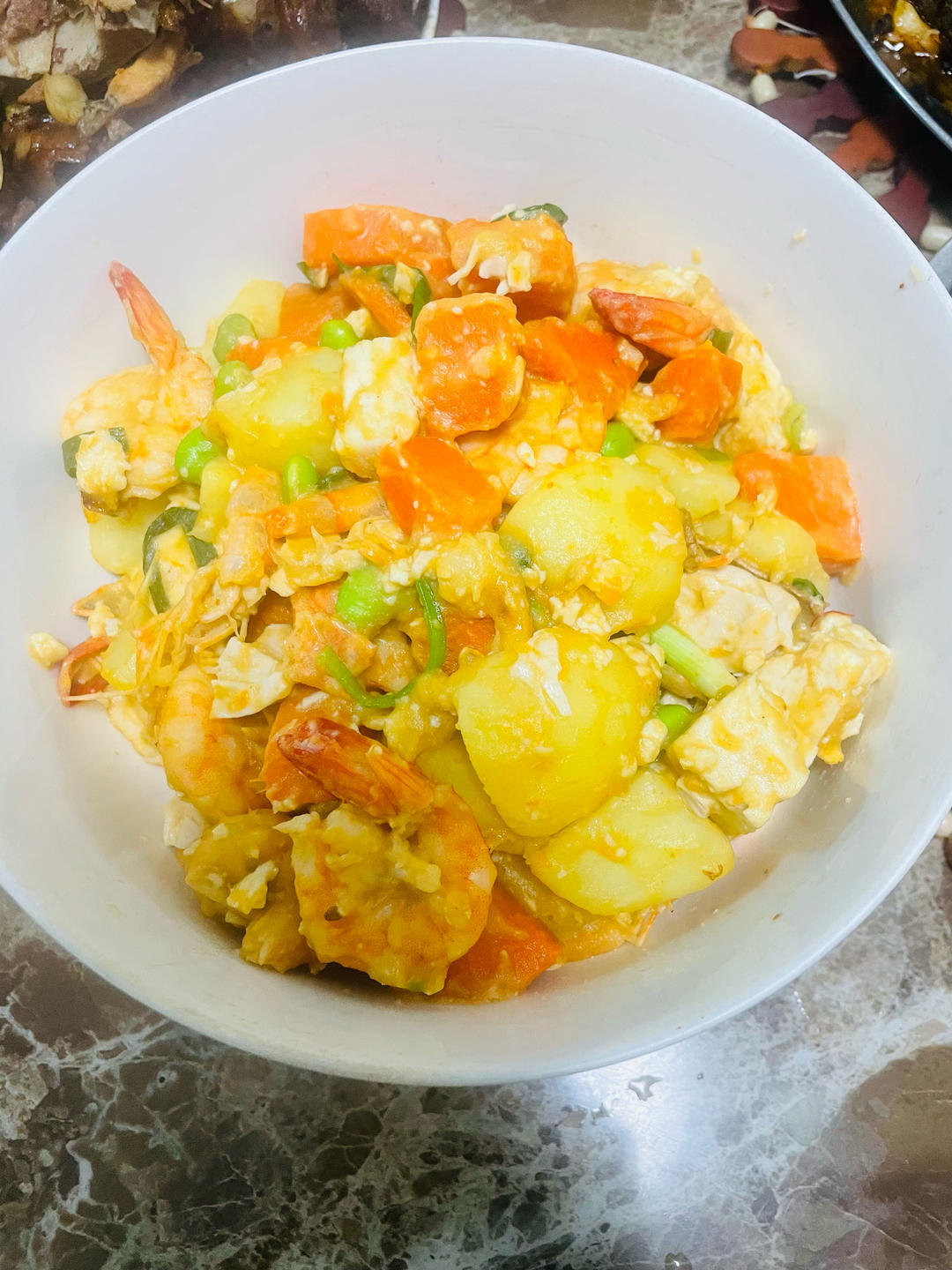 鲜掉眉毛！咸蛋黄鲜虾豆腐｜天冷煮一锅，暖胃又舒心