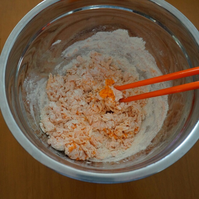 手工胡萝卜面条的做法 步骤4