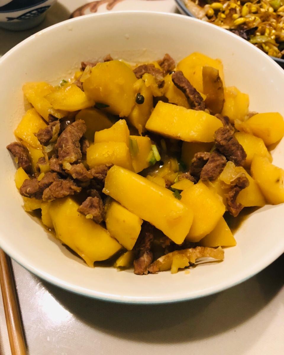 超嫩的牛肉烧土豆