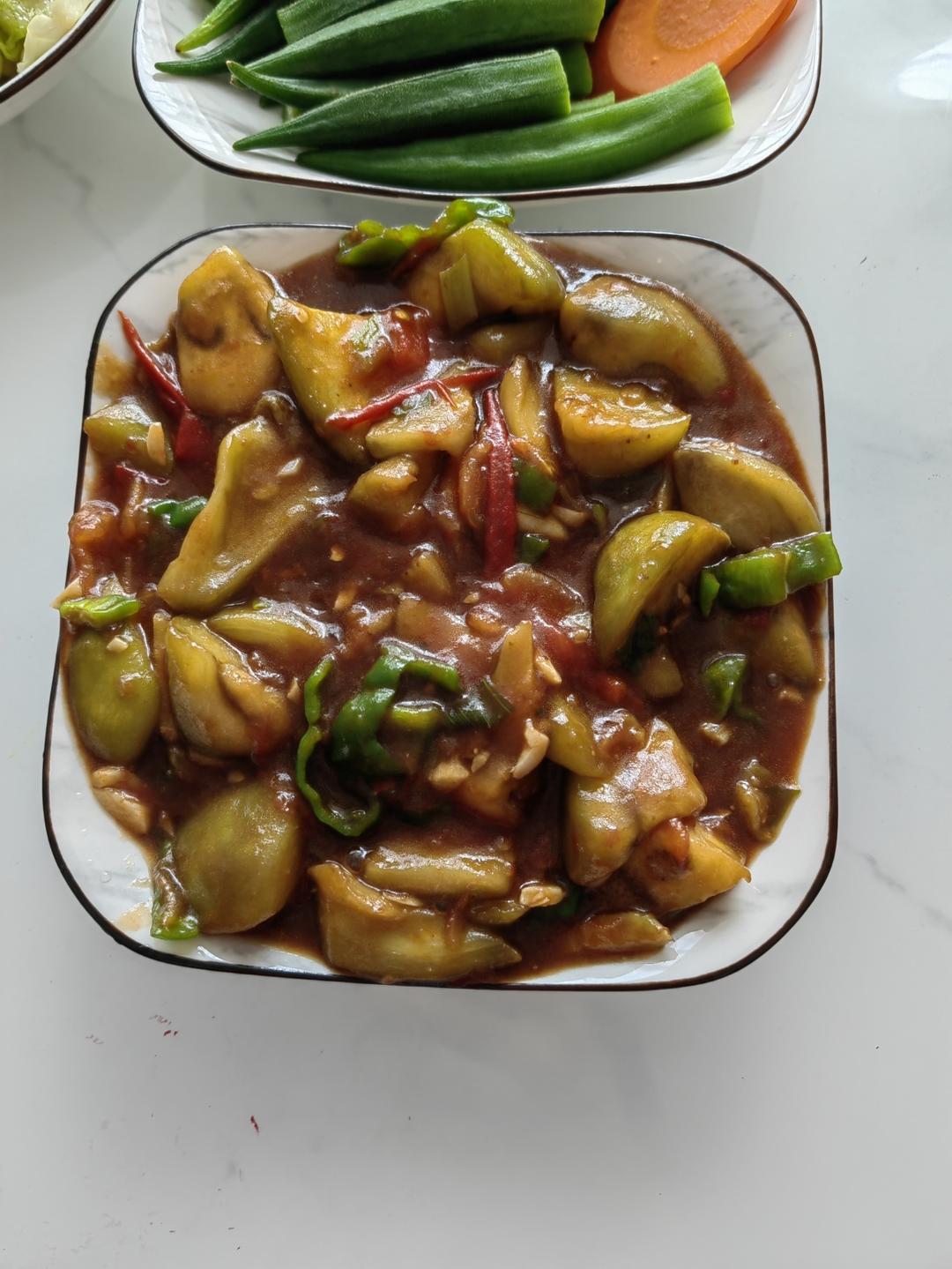 红烧茄子（佐西红柿尖椒）