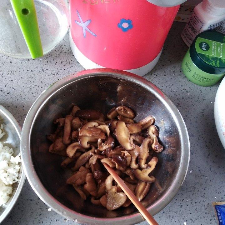 香菇滑鸡片/香菇炒鸡胸肉