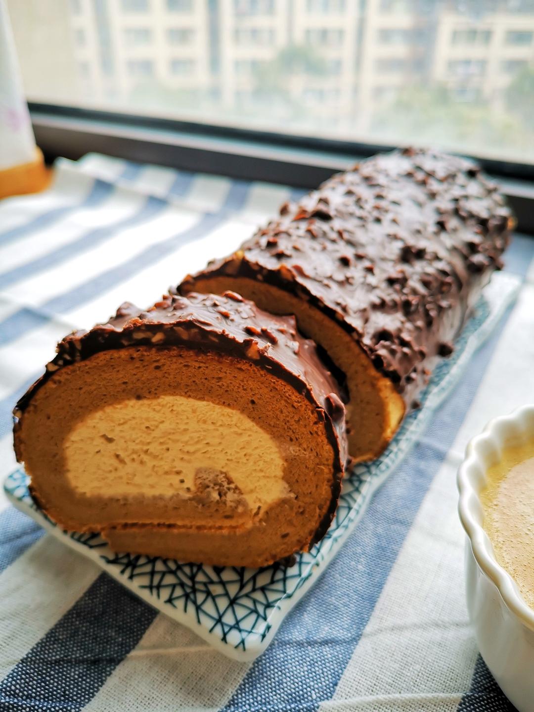 「黑巧脆皮咖啡奶油梦龙卷」